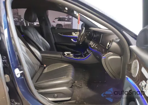 2017 Mercedes-Benz E 300 4Matic z USA, uszkodzony, nr VIN WDDZF4KB2HA049191